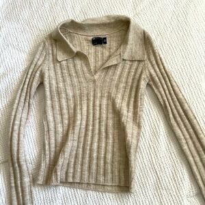 Cream Vneck Sweater Size 6